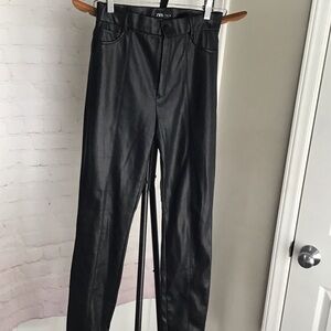 Zara Women's Sleek Black Skinny Jeans